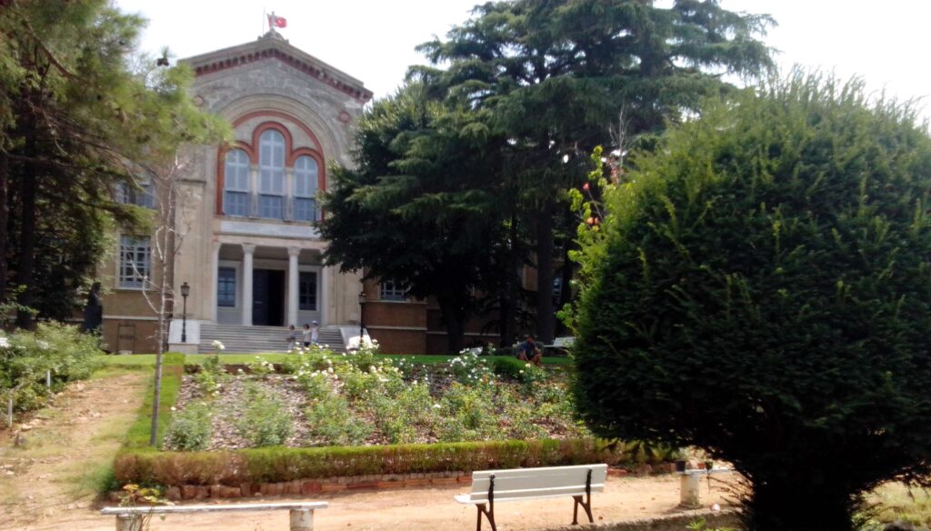 The_Garden_of_Entrannce_of_Halki_Seminary